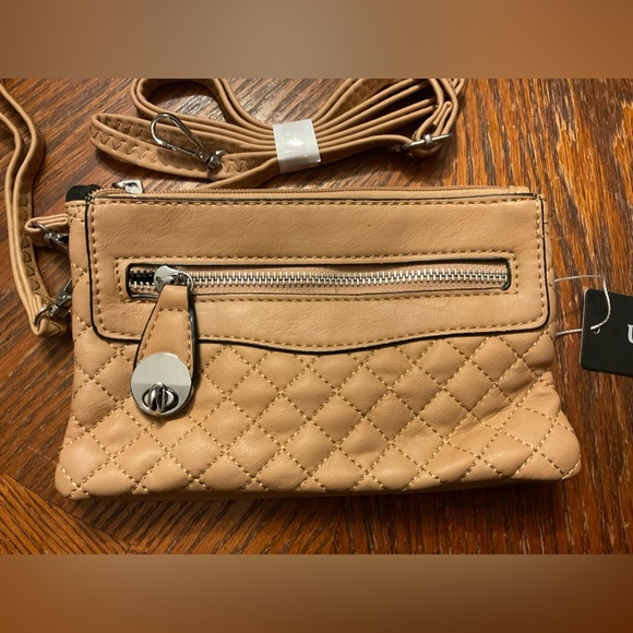 Nice Quilted Silver Hardware Wristlet Detachable Adjustable Strap Bag! - Picture 3 of 16